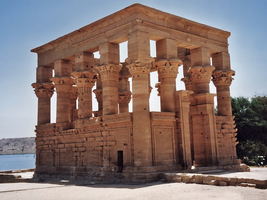 Aswan - Philae De tempel van Isis is in samenwerking met de Unesco verplaatst tijdens de bouw van de Aswan-dam. Stefan Cruysberghs